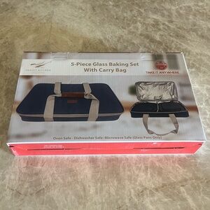 5 piece glass baking set with carry bag. NEW.